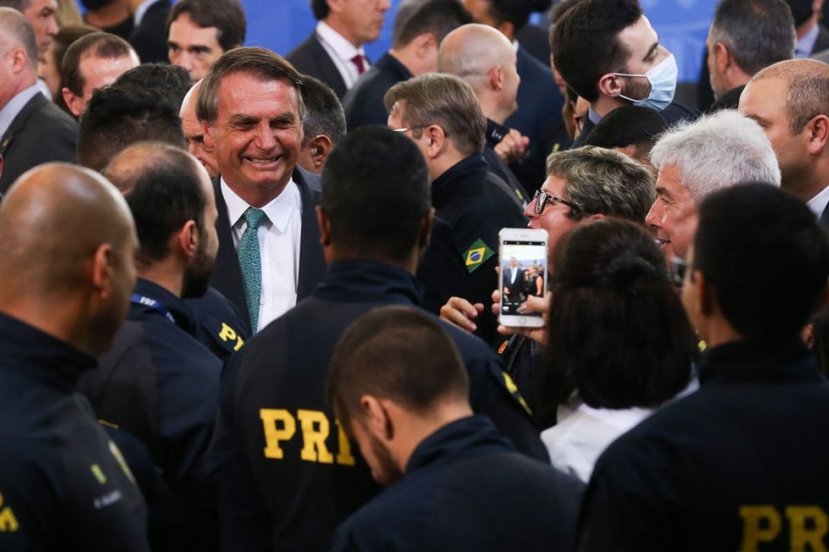 Policiais federais e agentes penitenciários devem ter reajuste até 2022, diz presidente