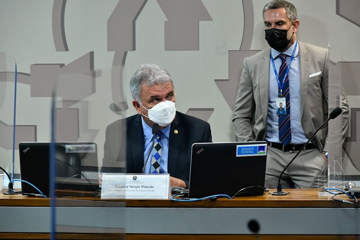Comissão do Senado aprova salário-maternidade para grávidas que não podem fazer teletrabalho