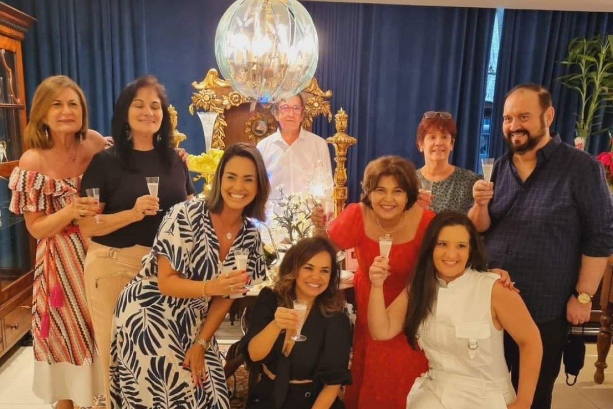 Exposição de mesas e ambientes reúne arquitetos, decoradores e artistas na loja Toque Antigo