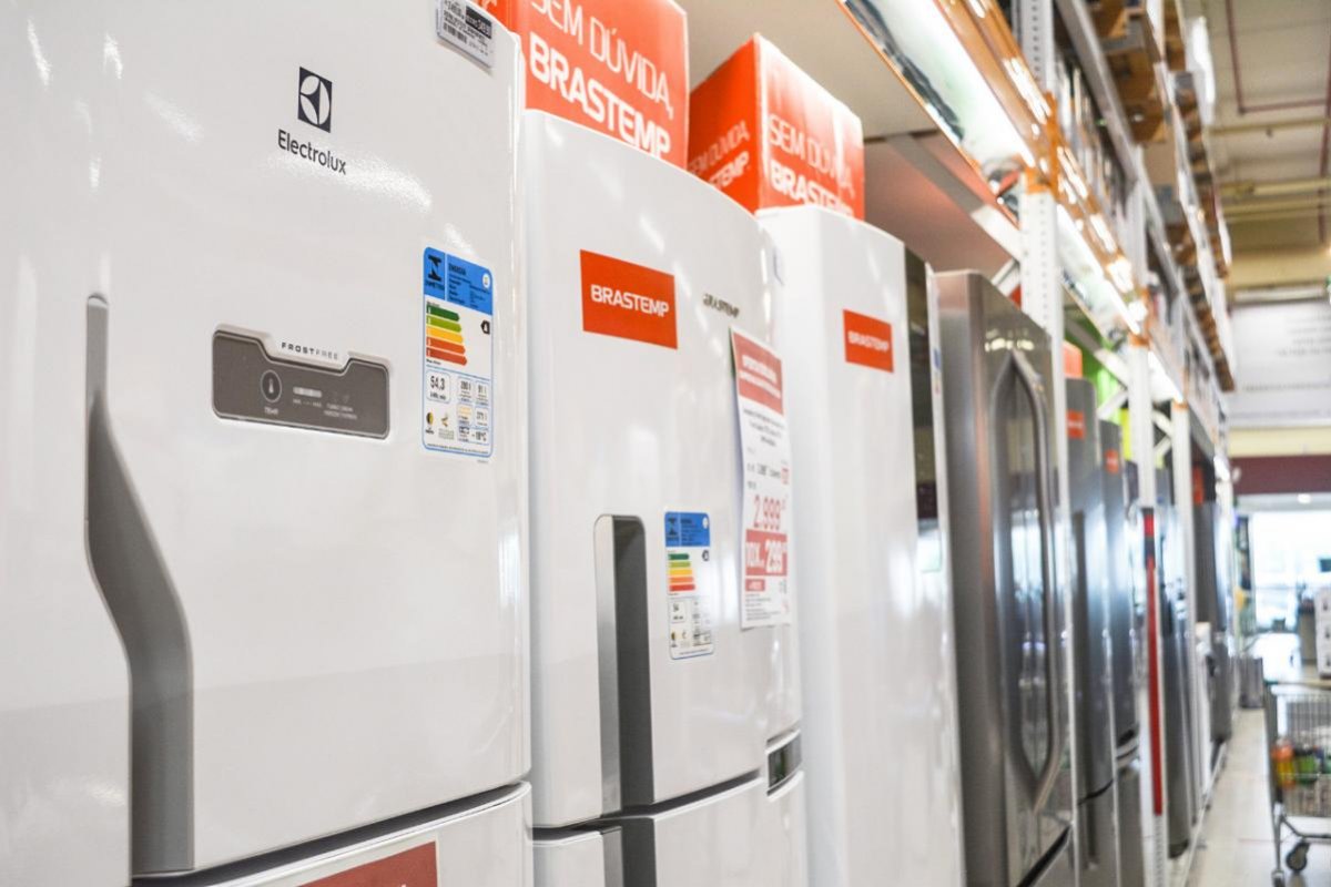 Companhia elétrica doa 500 geladeiras para população atingida por chuvas na Bahia