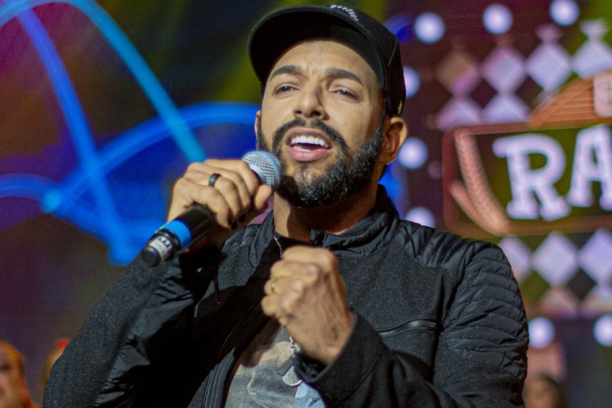 Gusttavo Lima grava sucesso de Unha Pintada e anuncia lançamento
