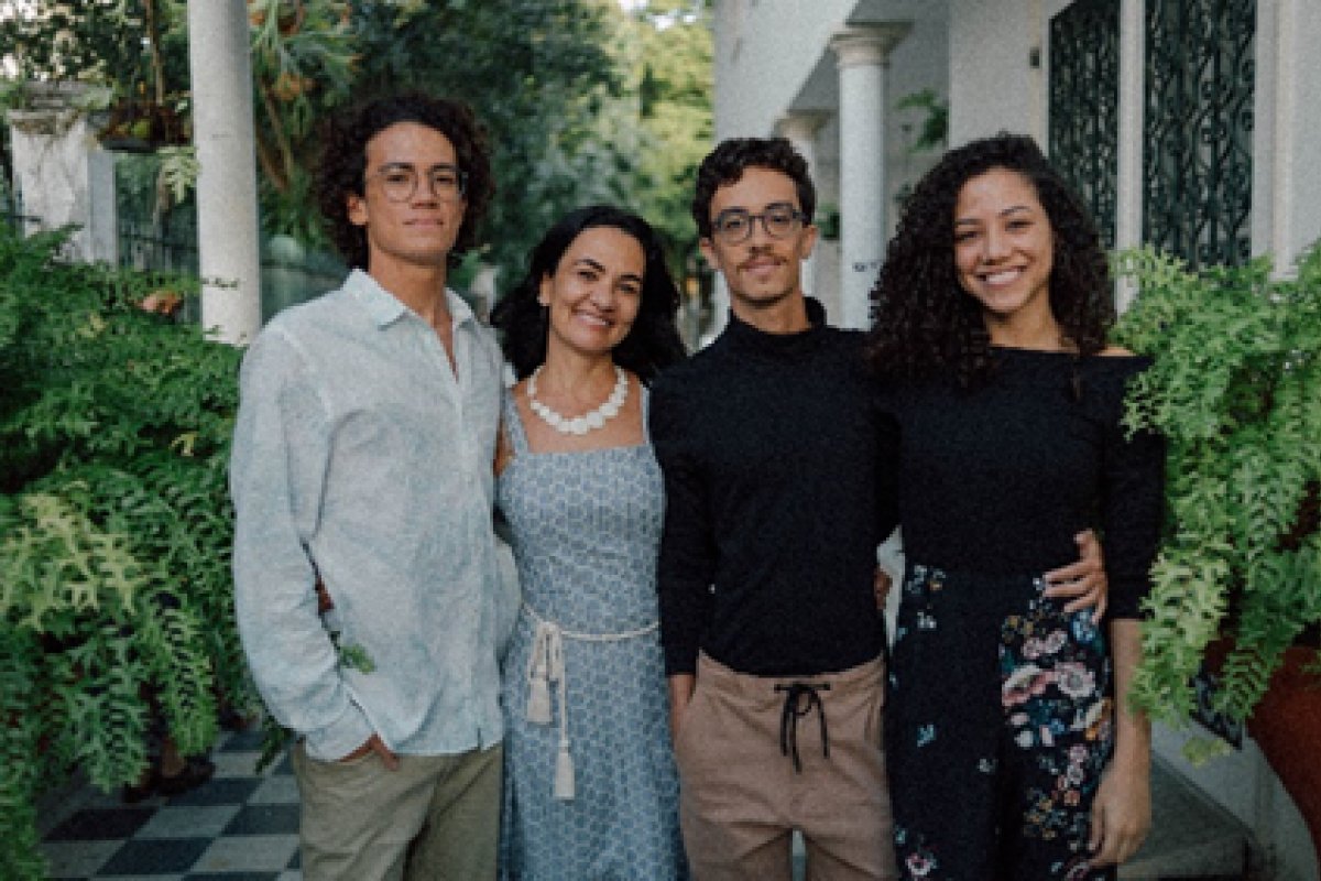 Saulo Machado recebe amigos e convidados no lançamento de ‘O Jogo das Margaridas’