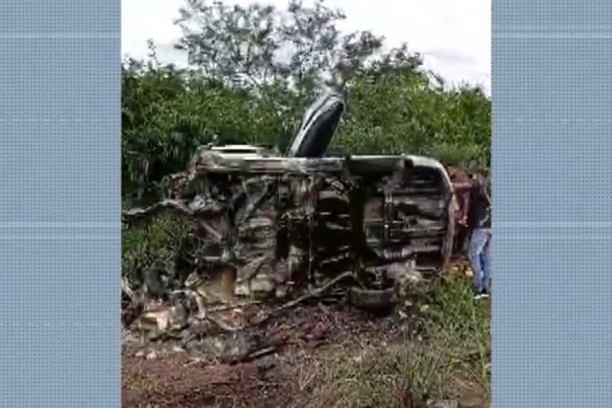 Batida entre carro e caminhonete deixa cinco feridos na BR-324, em Nova Fátima