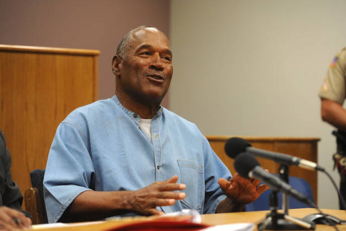 Após cumprir liberdade condicional, OJ Simpson é considerado um homem livre