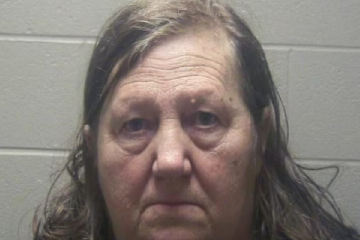 EUA: Idosa é presa por manter os restos mortais de bebê em freezer por quase 30 anos
