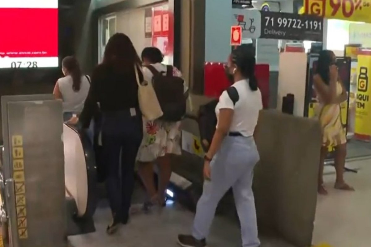 Escadas rolantes da Estação da Lapa voltam a funcionar totalmente, em Salvador