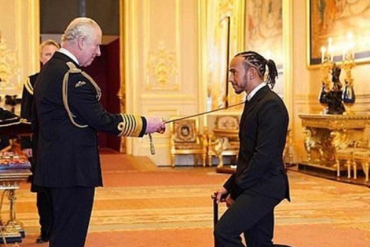Hamilton é condecorado Cavaleiro da Ordem do Império Britânico
