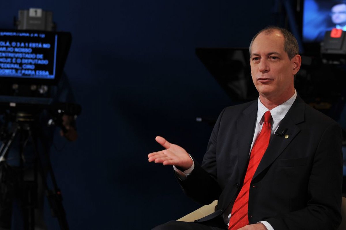 Ciro Gomes diz que operação da PF foi 'ordem de Bolsonaro'