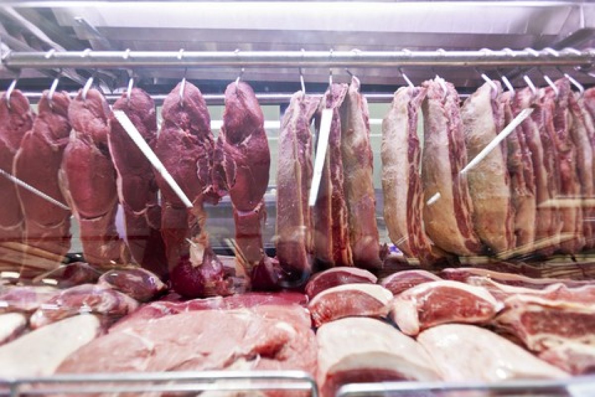 Após derrubar embargo, China veta 100 mil toneladas de carne estocadas no Brasil