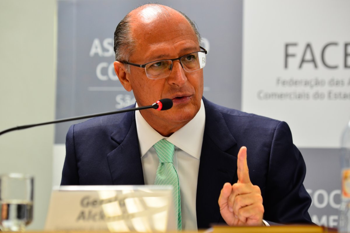 Geraldo Alckmin oficializa desfiliação do PSDB