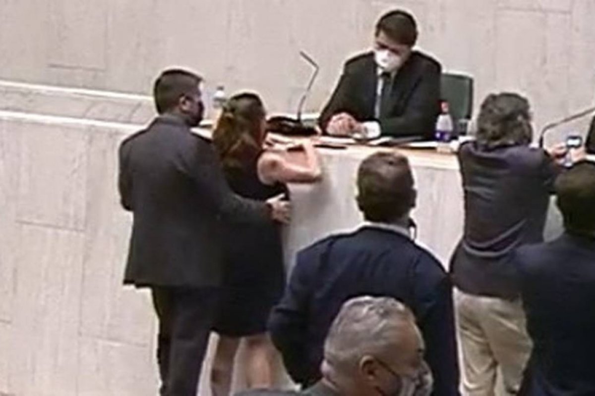 Deputado Fernando Cury vira réu por importunação sexual contra Isa Penna