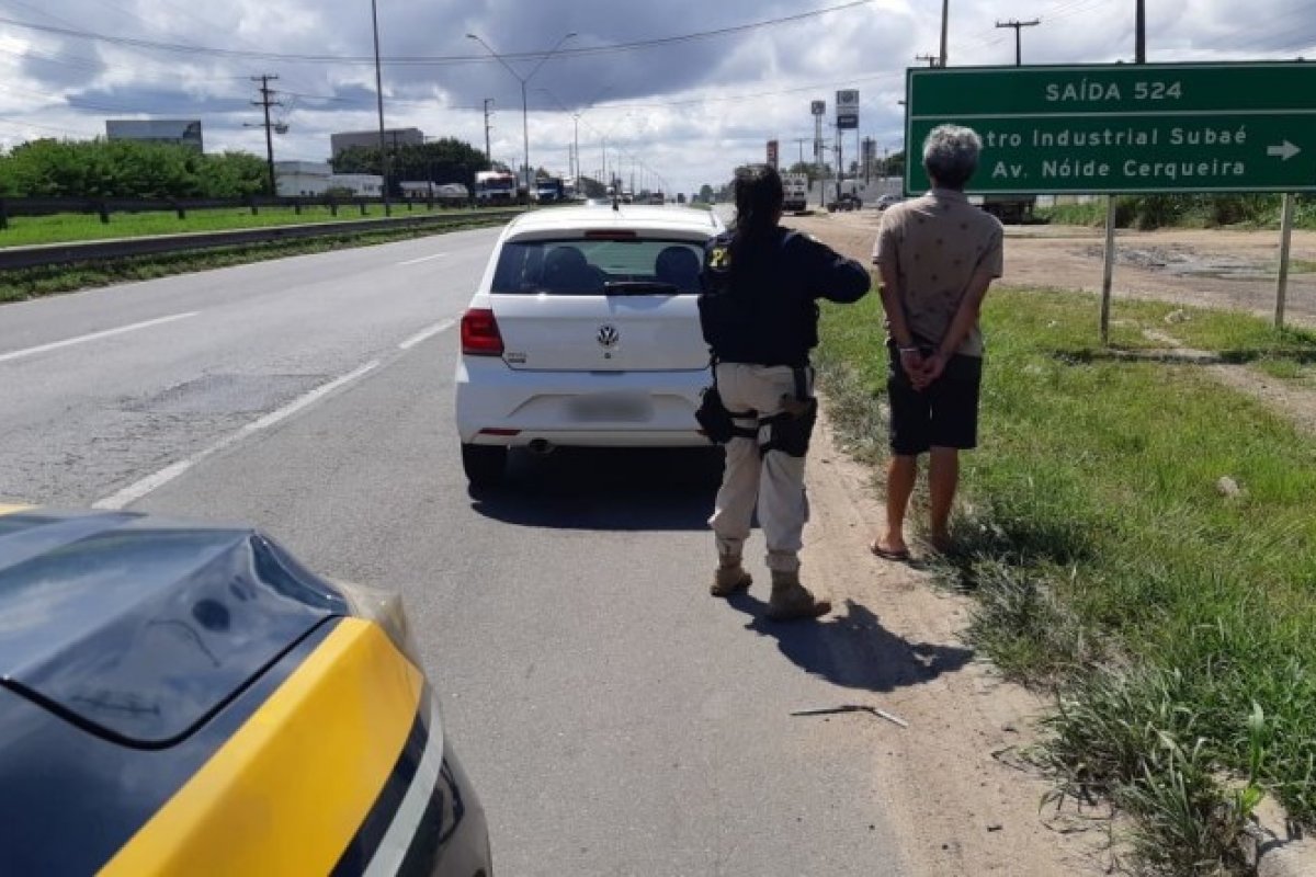 Veículo roubado há menos de 24h na capital baiana é recuperado pela PRF em Amélia Rodrigues