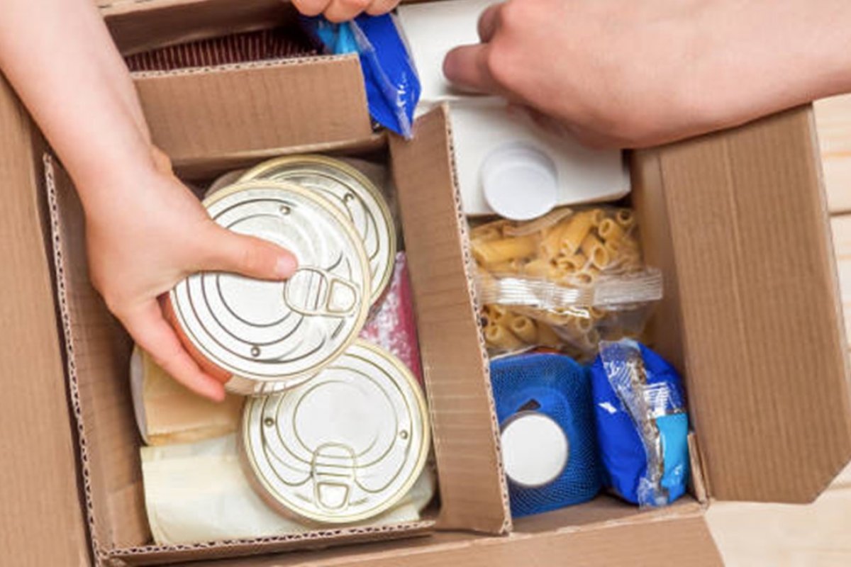 Bombeiros arrecadam 8 toneladas de donativos por dia para o sul da Bahia