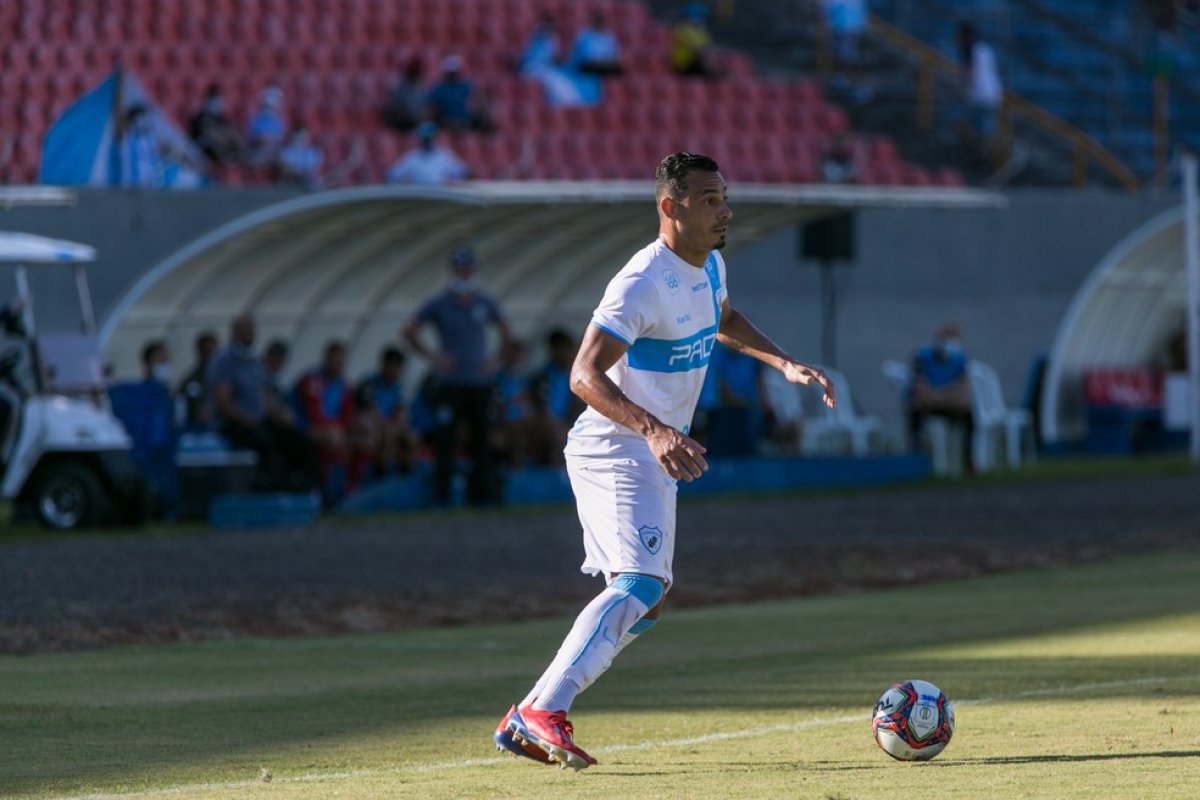 Vitória anuncia contratação do atacante Roberto César, ex-Londrina
