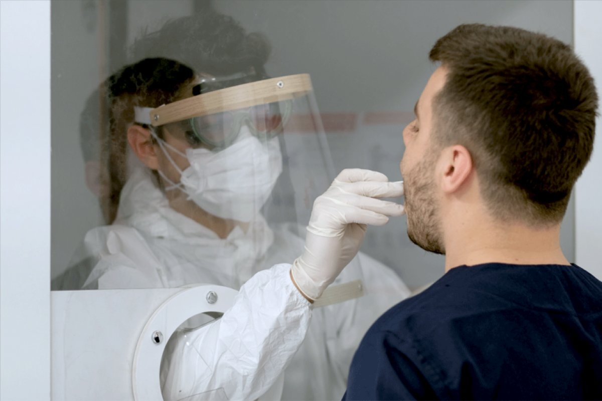 Mais de 88 mil casos de Covid são confirmados no Reino Unido nas últimas 24h