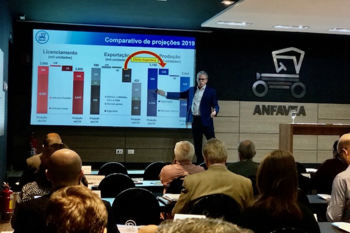 Anfavea: indústria crescerá menos por conta da Argentina