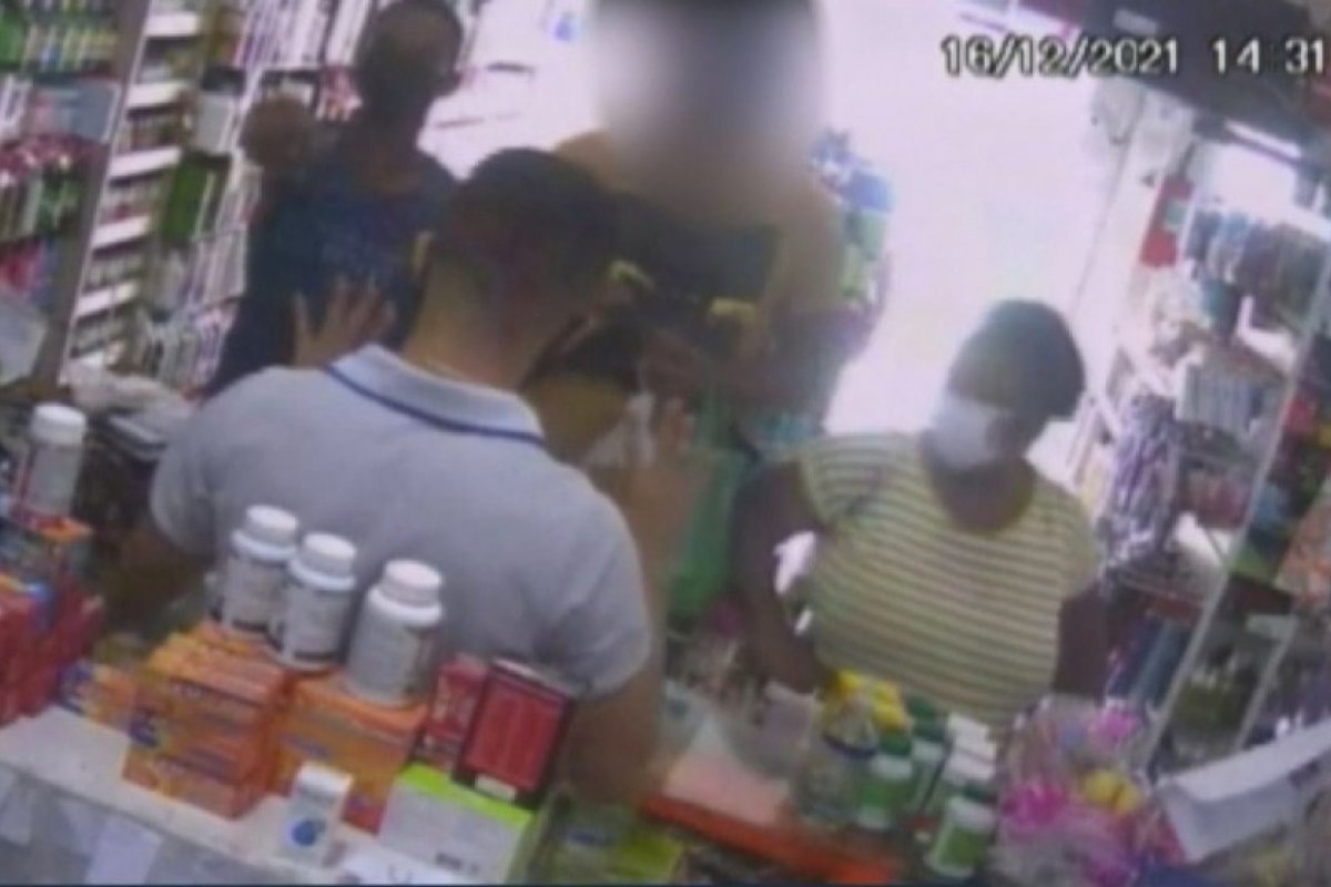Dupla armada assalta farmácia no bairro da Liberdade, em Salvador