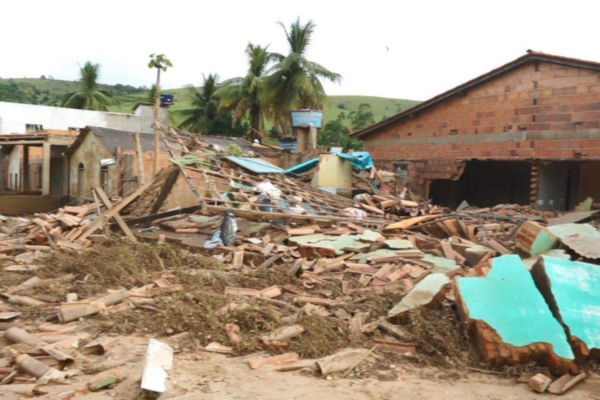 Após fortes chuvas, mais de duas mil pessoas seguem desabrigadas em Itamaraju