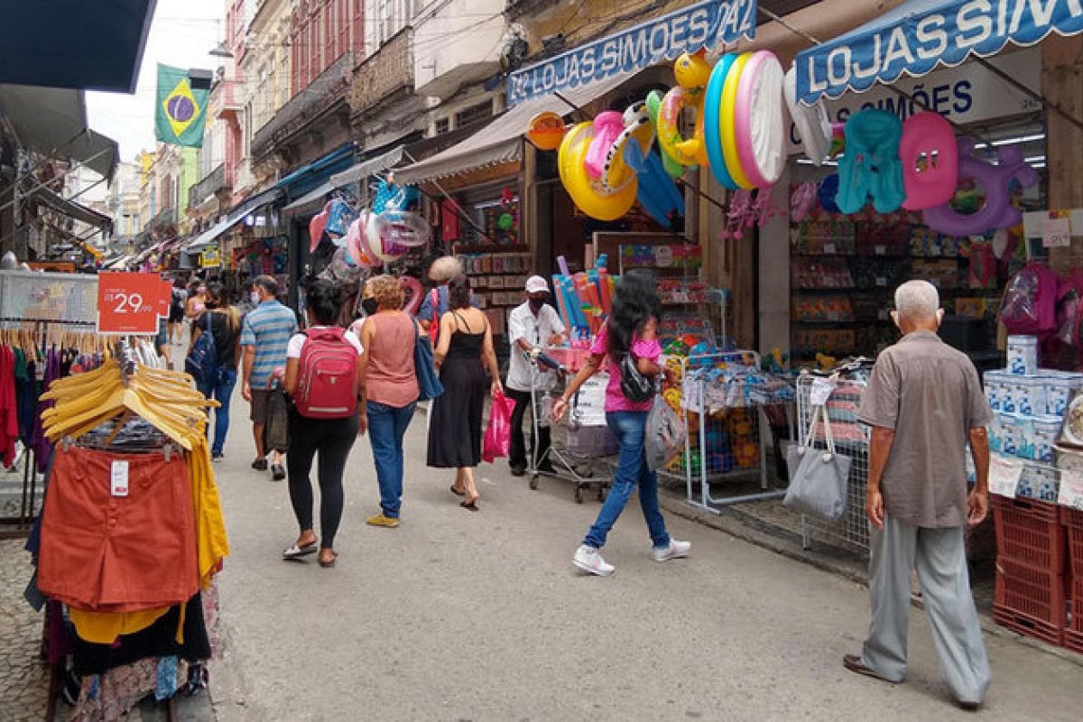 50% dos brasileiros acham que economia do país vai piorar em 2022 ou será igual a 2021