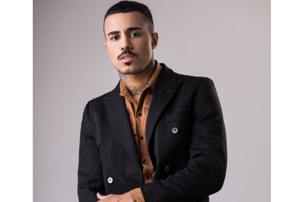 Mc Livinho promove jogo beneficente neste domingo