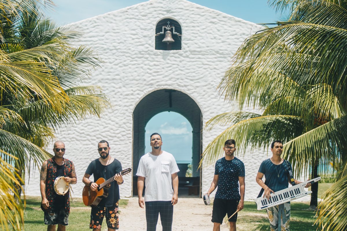 Sorriso Maroto lança clipes, em versão acústica, do projeto A.M.A, gravados em pontos turísticos de Alagoas