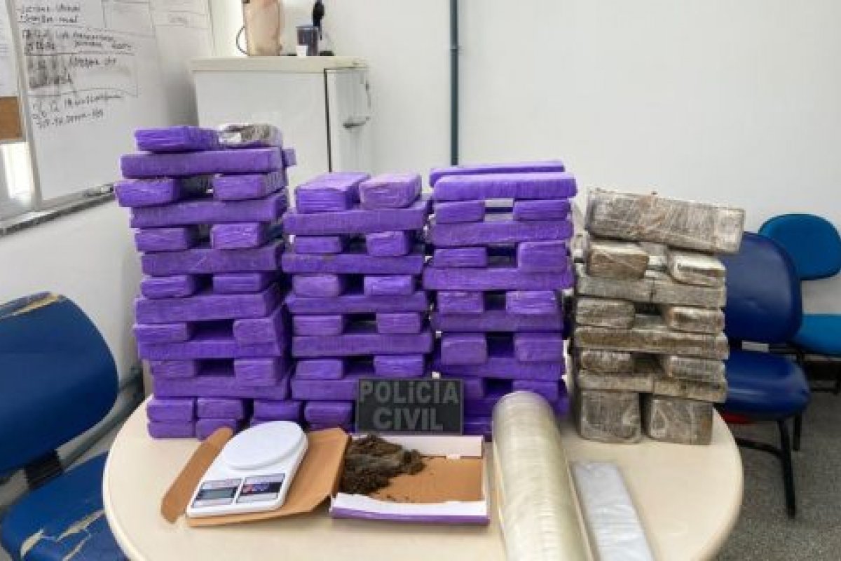 Mulher é presa com 100 kg de maconha em Periperi, bairro de Salvador