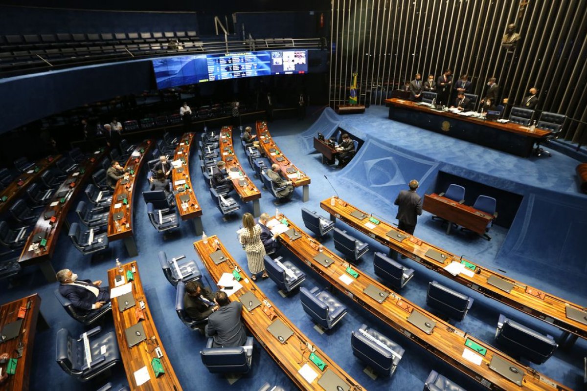 Senado derruba veto de Bolsonaro ao fundão eleitoral de R$ 5,7 bi