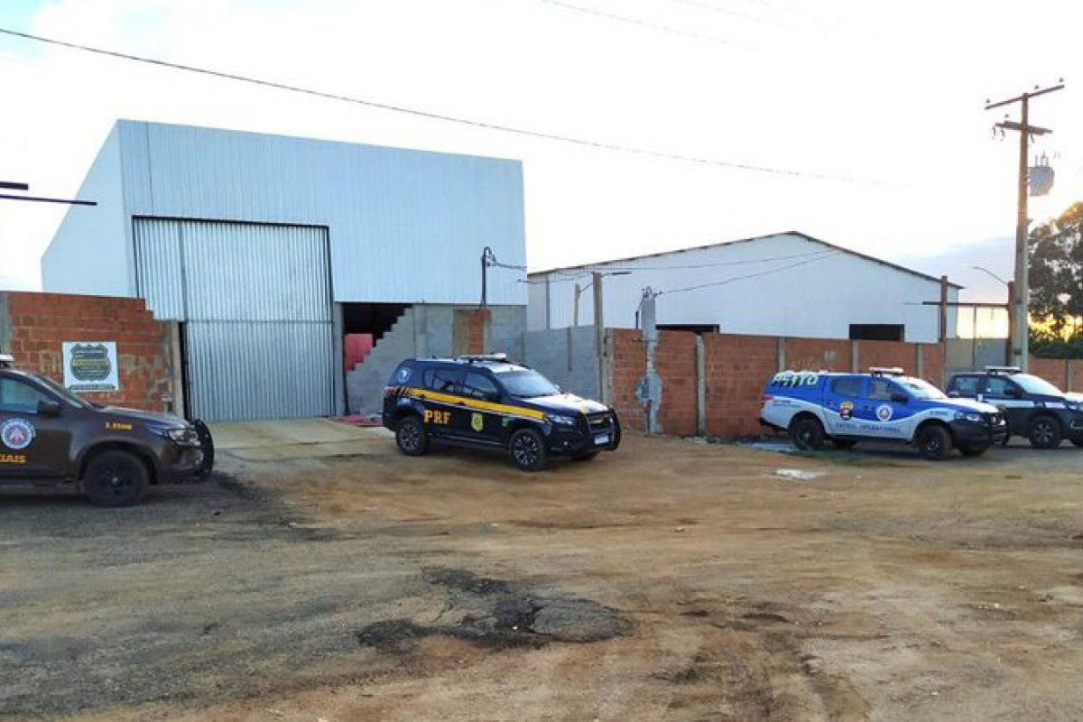 Quadrilha que fazia roubo de cargas e desmanche de caminhões é desarticulada em Vitória da Conquista