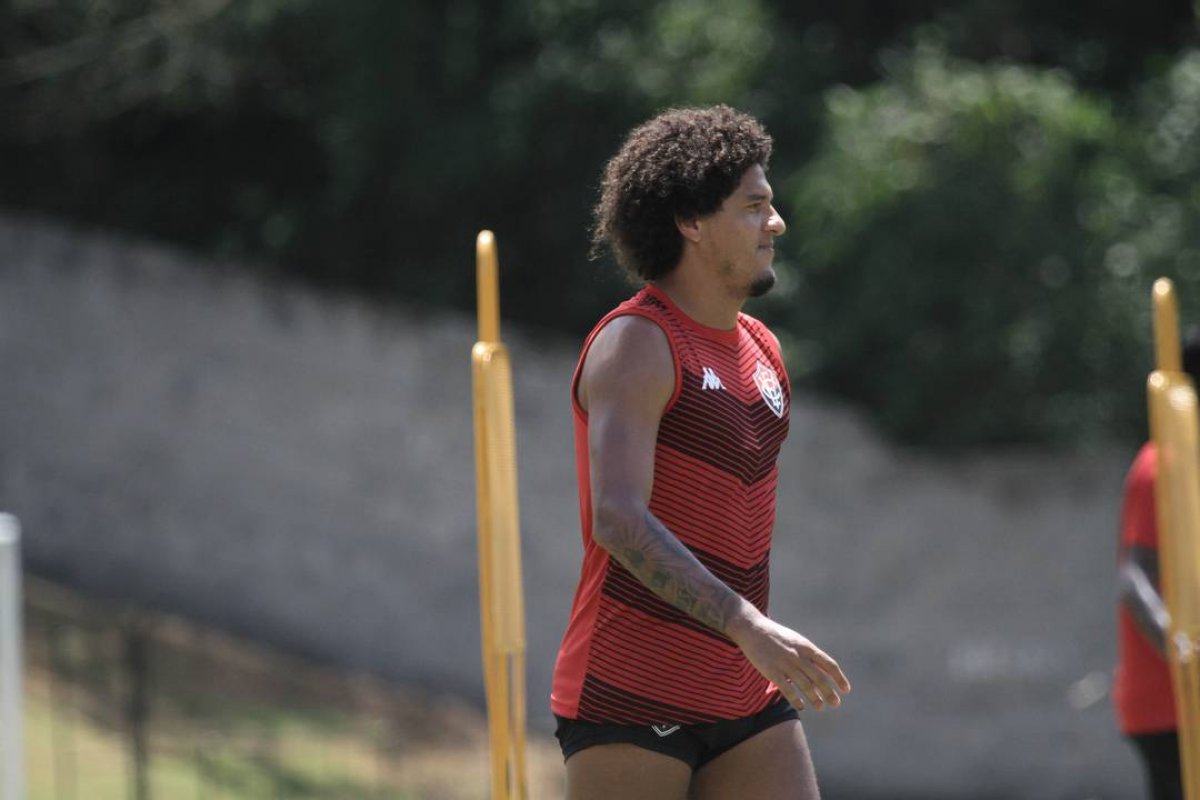 No retorno ao Barradão, Vitória pega Oeste para manter vivo desejo de sair da degola