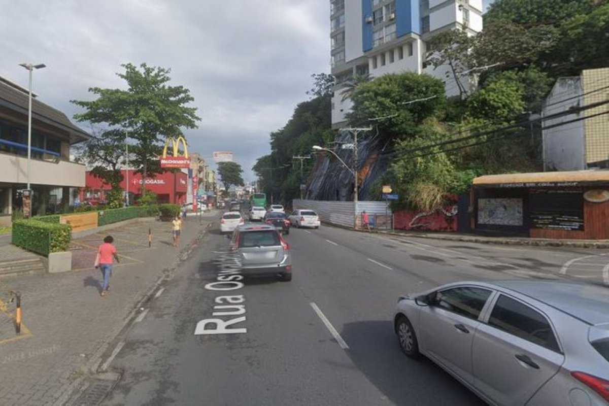 Corpo é encontrado em loja de fast-food no Rio Vermelho