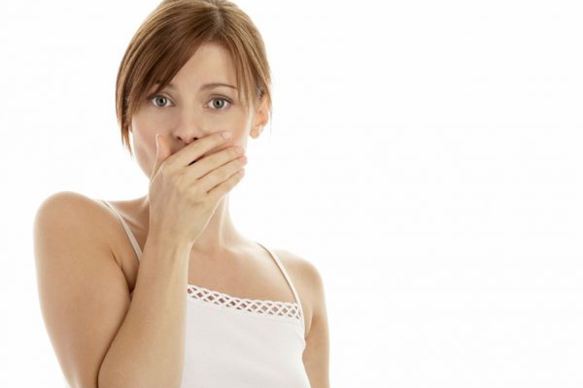 Verão: especialistas alertam sobre o consumo excessivo de alimentos e bebidas que podem causar amarelamento dos dentes