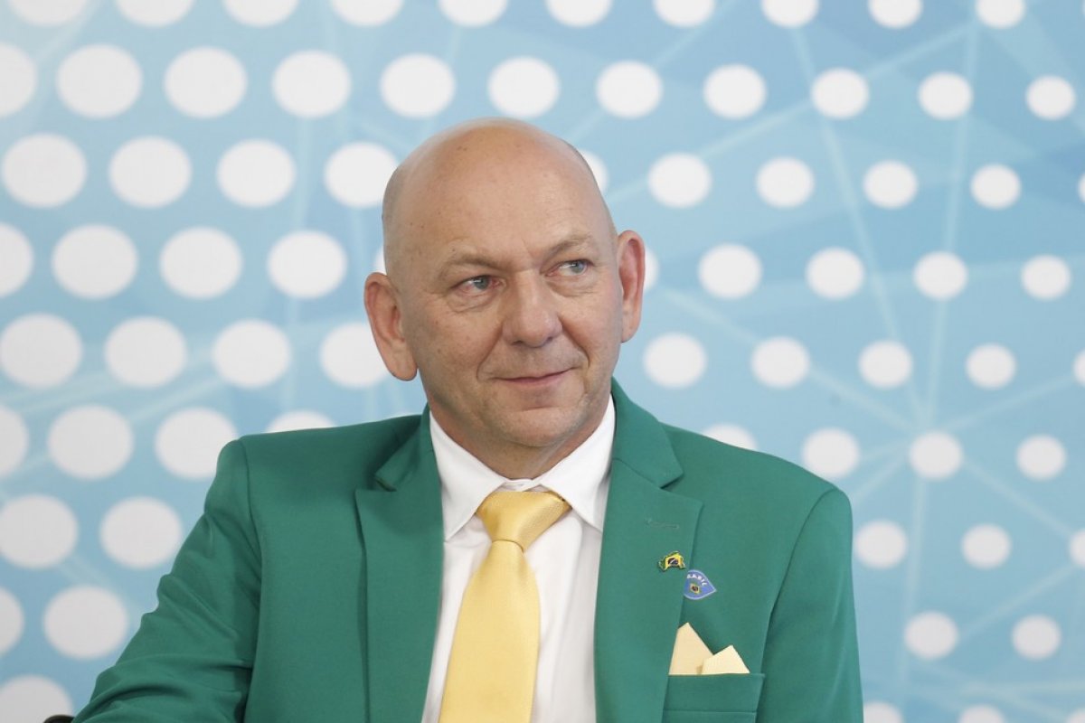 Vinte peças de cerâmica indígena e louças do século 19 são achadas no terreno da Havan