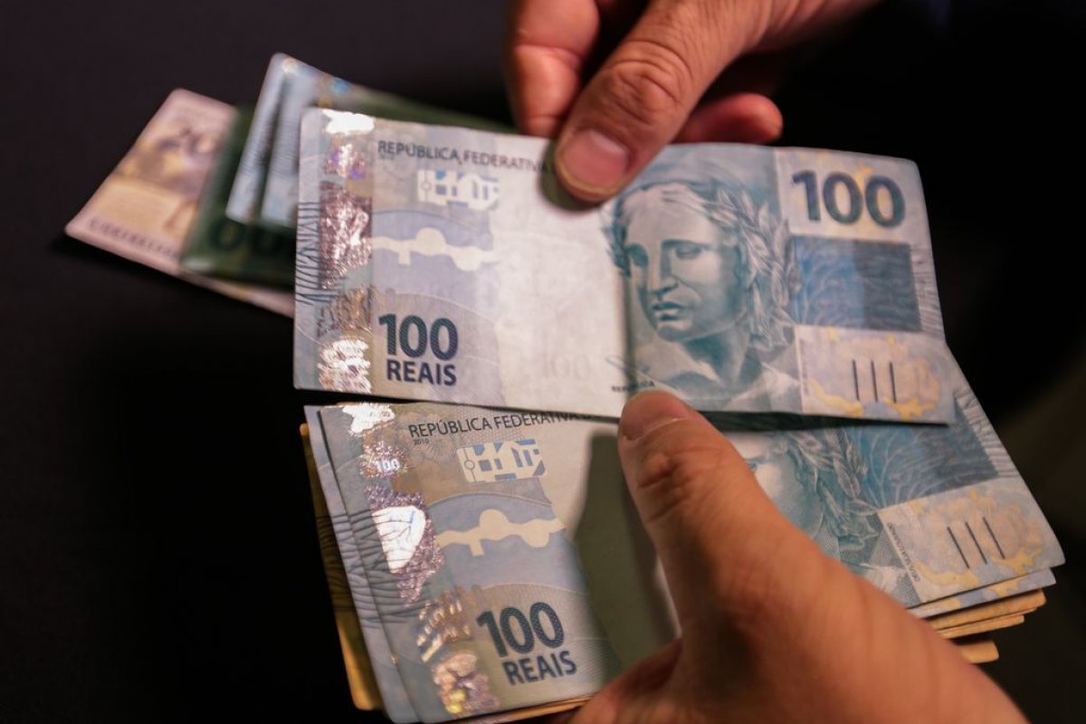 Empregadores devem pagar segunda parcela do 13º salário até esta segunda-feira (20)