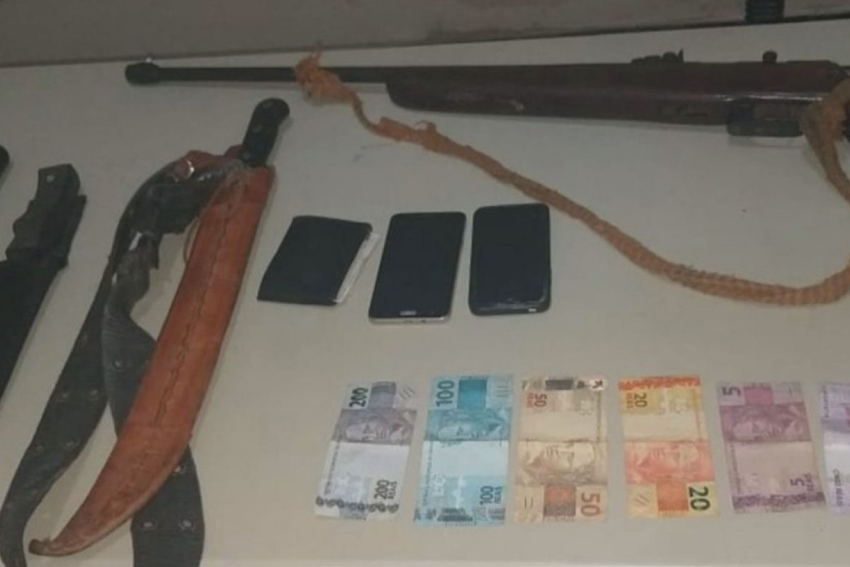 Caçadores ilegais são presos em flagrante no oeste da Bahia; animais silvestres já abatidos foram encontrados