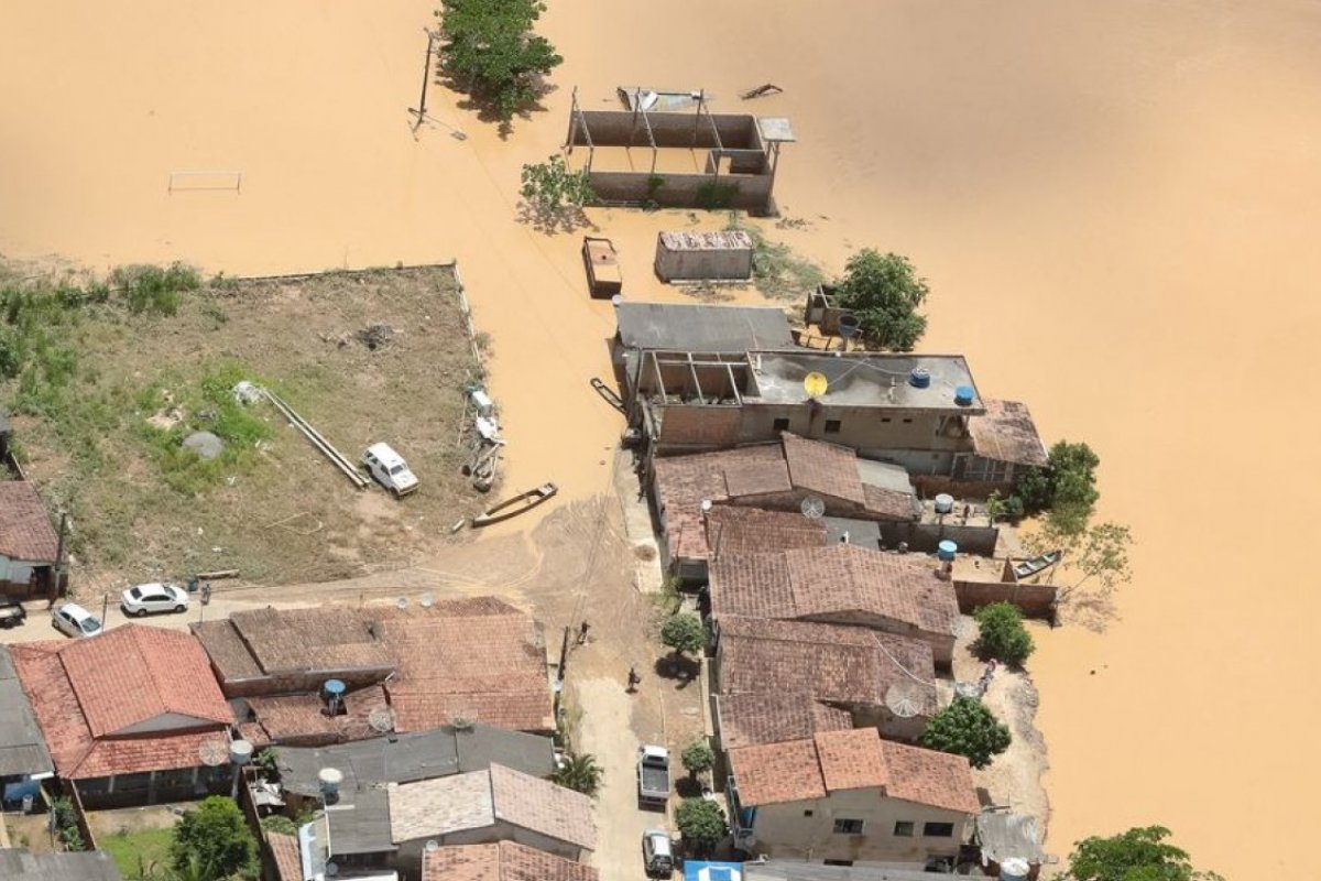 Sobe para 14 o número de vítimas da chuva na Bahia