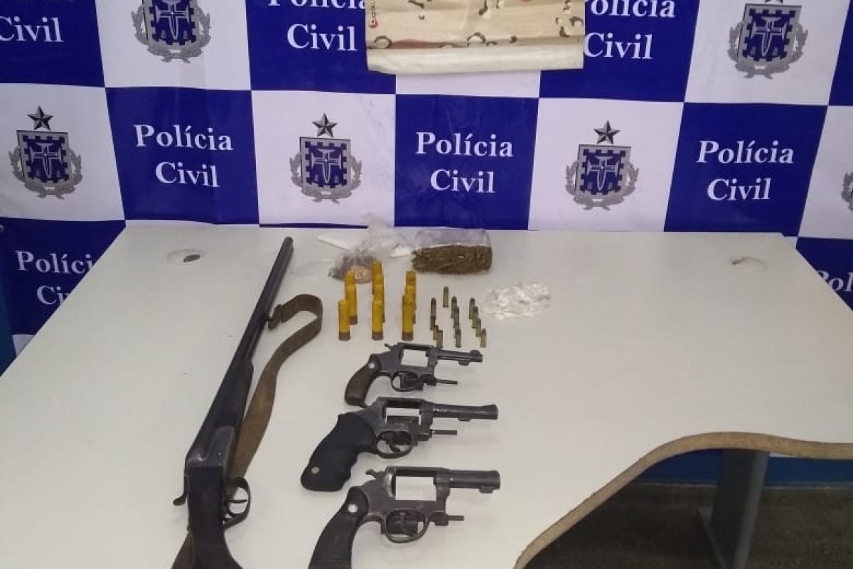 Homens morrem após trocar tiros com a polícia em Aurelino Leal