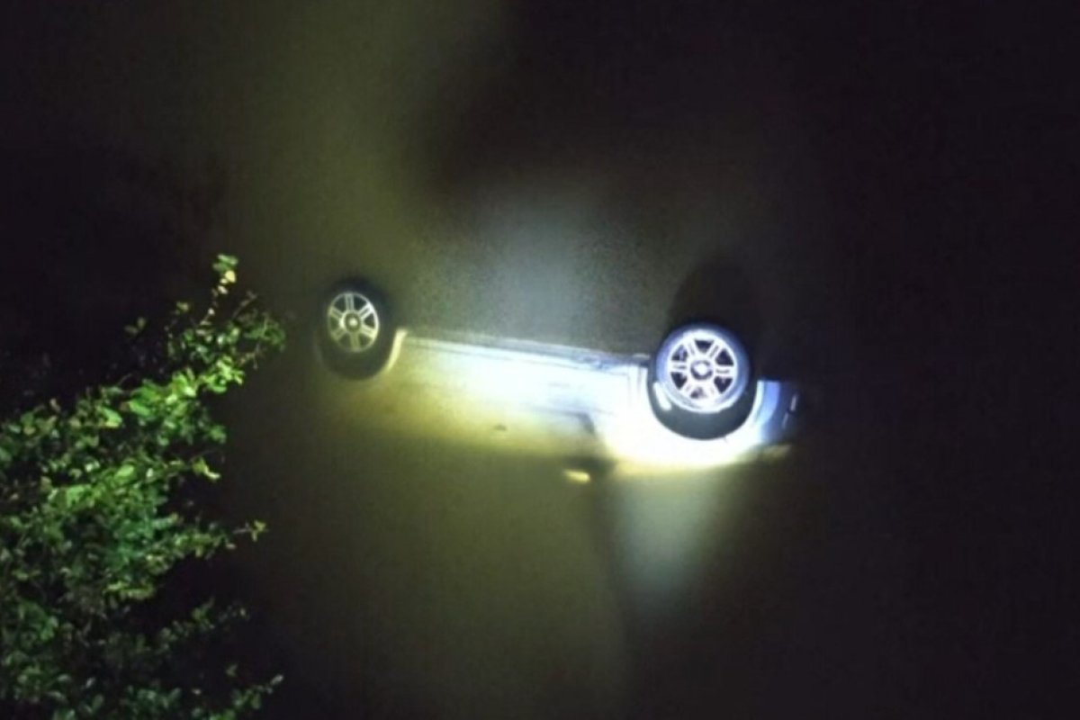 Jovem morre após carro despencar de ponte sobre o rio Boqueirão, no interior da Bahia