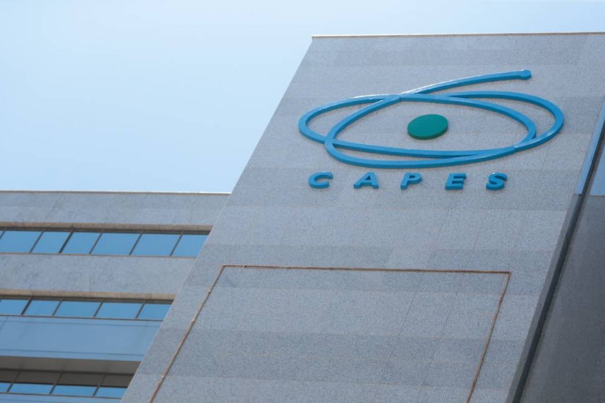 Conselho Superior da Capes faz nota em apoio à presidência