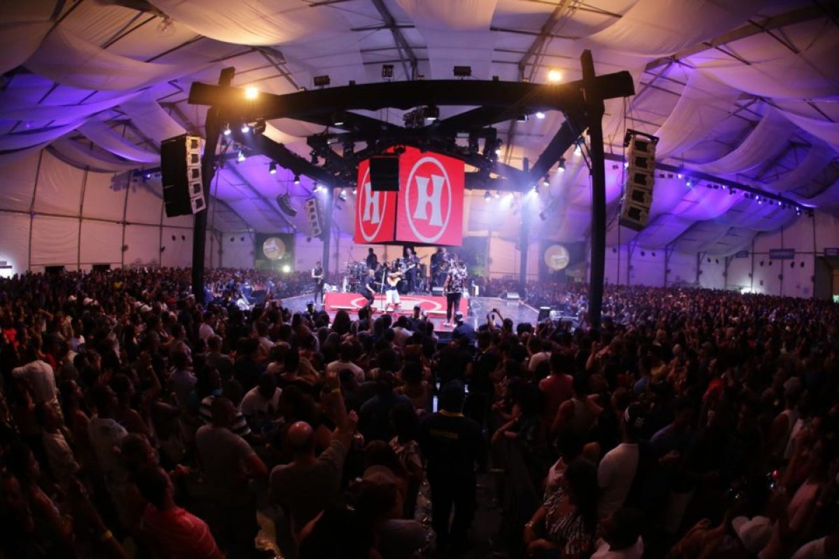 MP pede que empresas de eventos informem sobre controle de vacina em réveillon e ensaios de verão