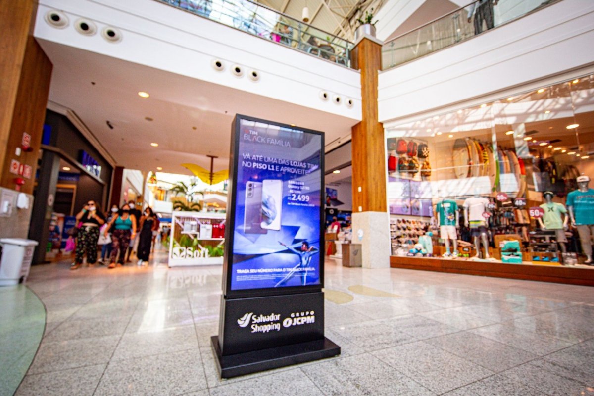 Novos tempos! Shoppings apostam em mega banner para elevar receita de mídia