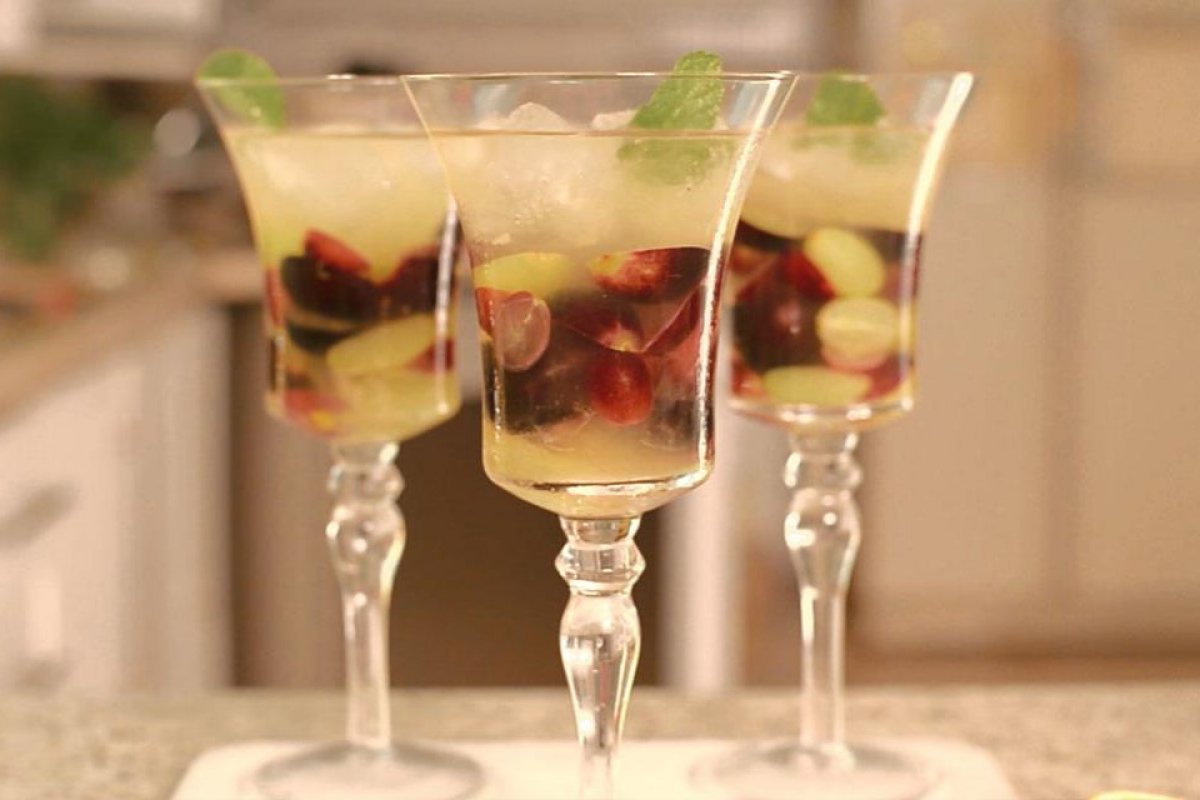 Tradição de Ano Novo: conheça a lenda das 12 uvas que promete atrair sorte para 2022