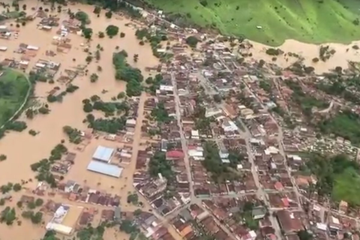 Sobe para 16 o número de mortos em decorrência das fortes chuvas no interior da Bahia