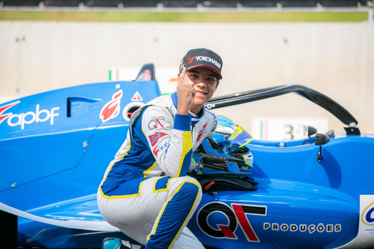 Piloto brasiliense de 14 anos estreia na Fórmula 4