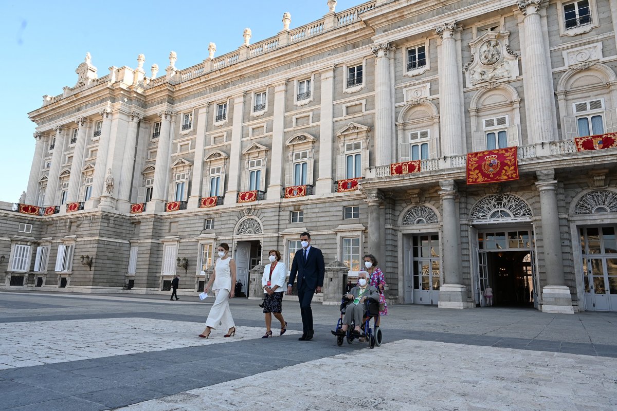 Espanha reimpõe uso de máscaras após casos da Ômicron no país