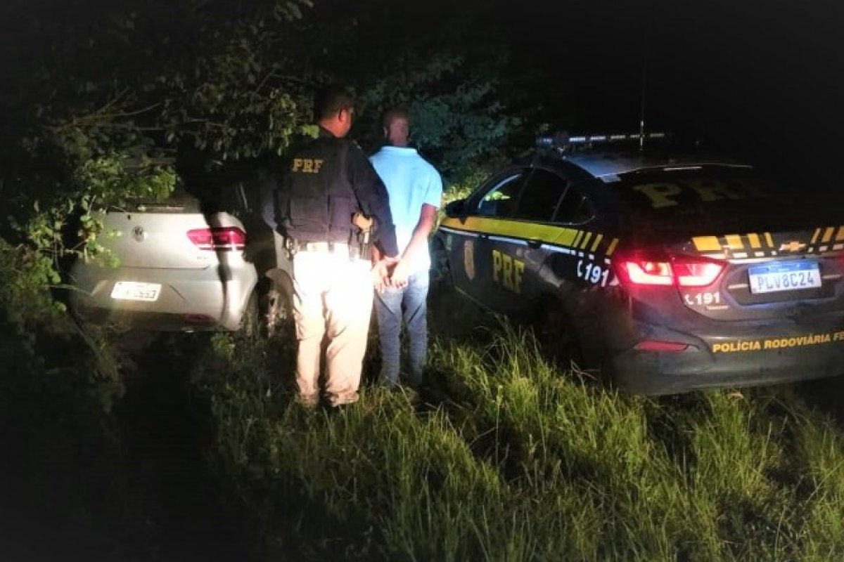 Homem é preso com carro roubado em Simões Filho