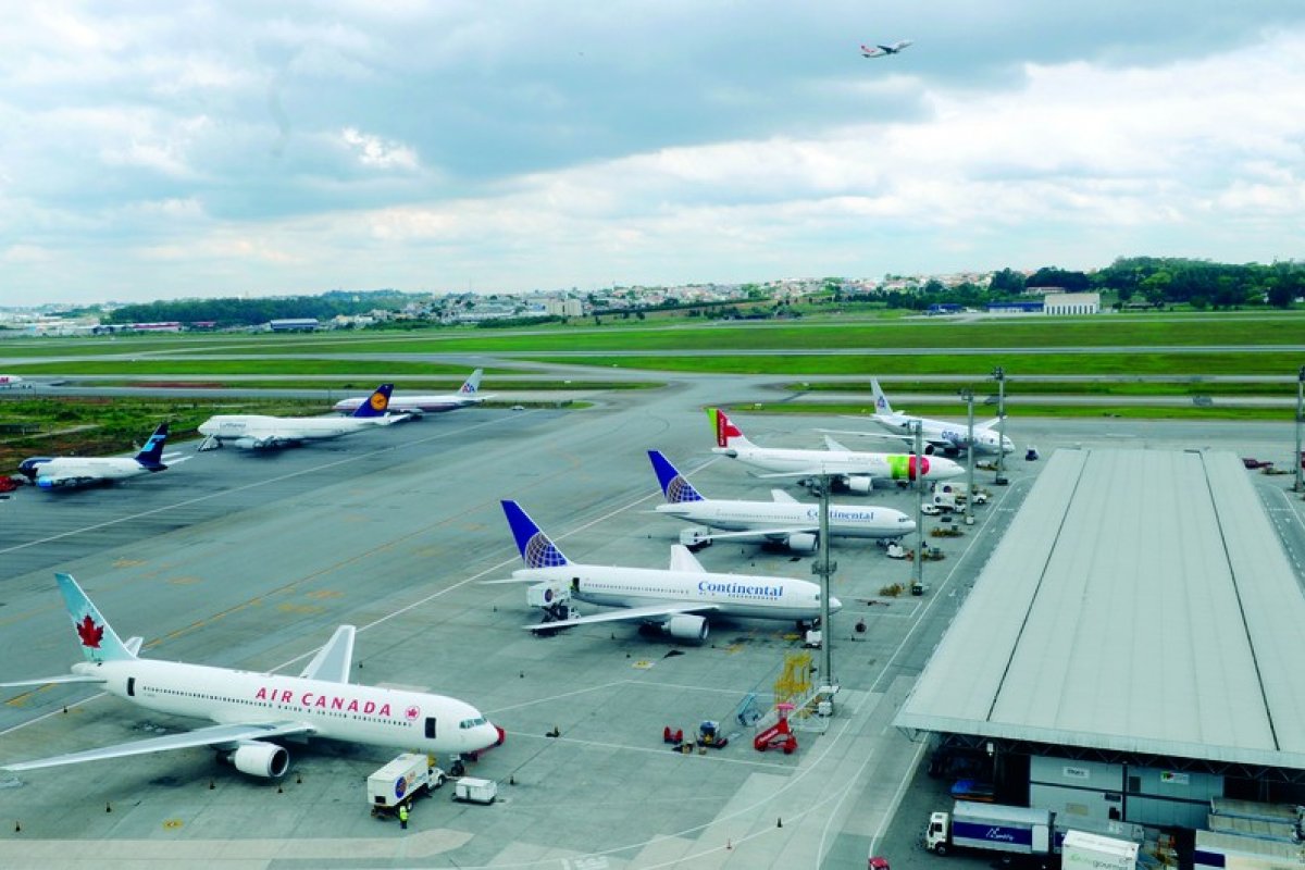 Rápida disseminação da Ômicron no mundo faz crescer buscas por viagens nacionais