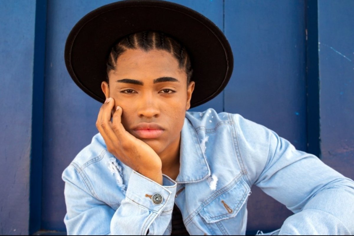 Com força e representatividade, cantor César Limes lança "Monalisa Preta"