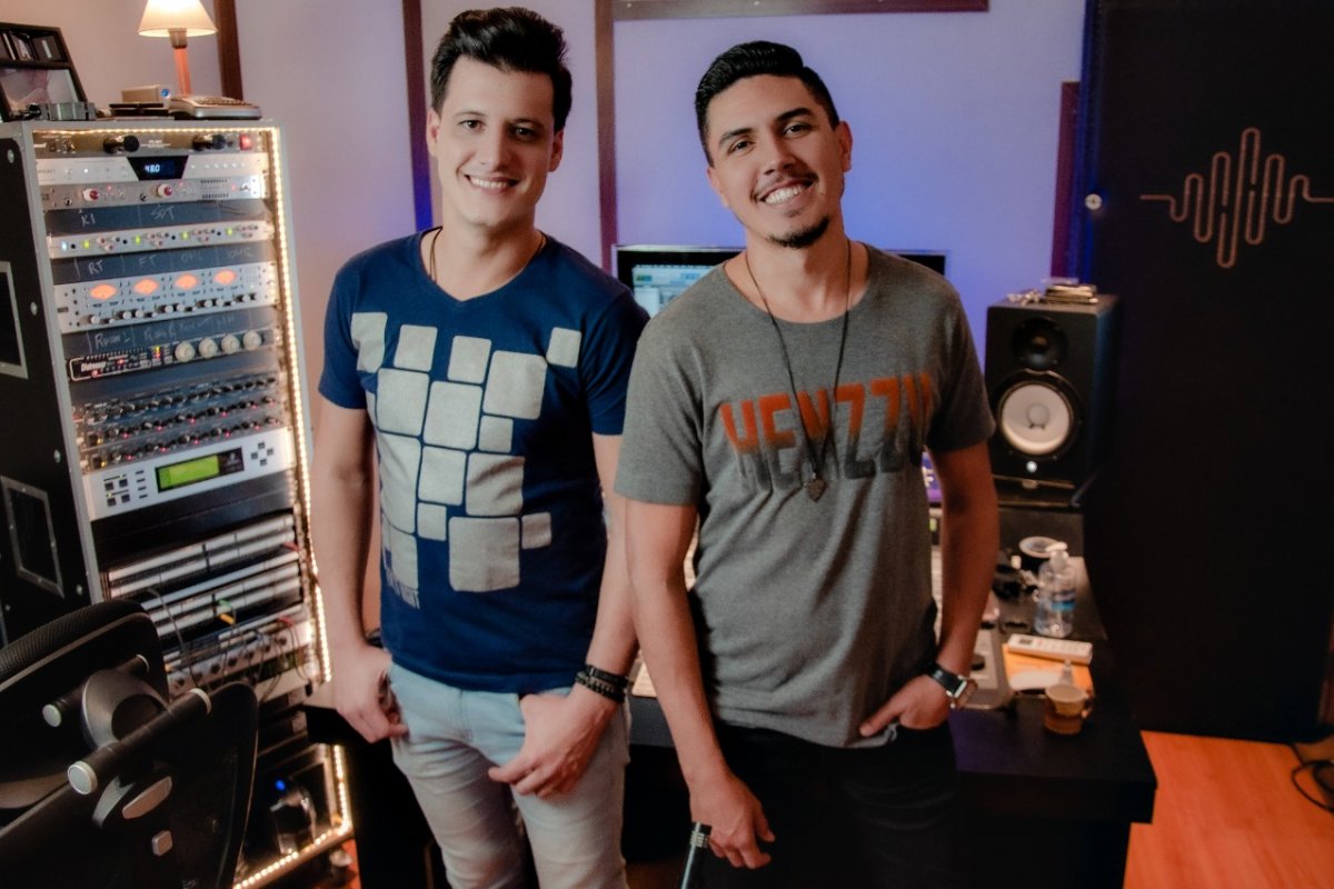 João Paulo & André comemoram retomada dos shows