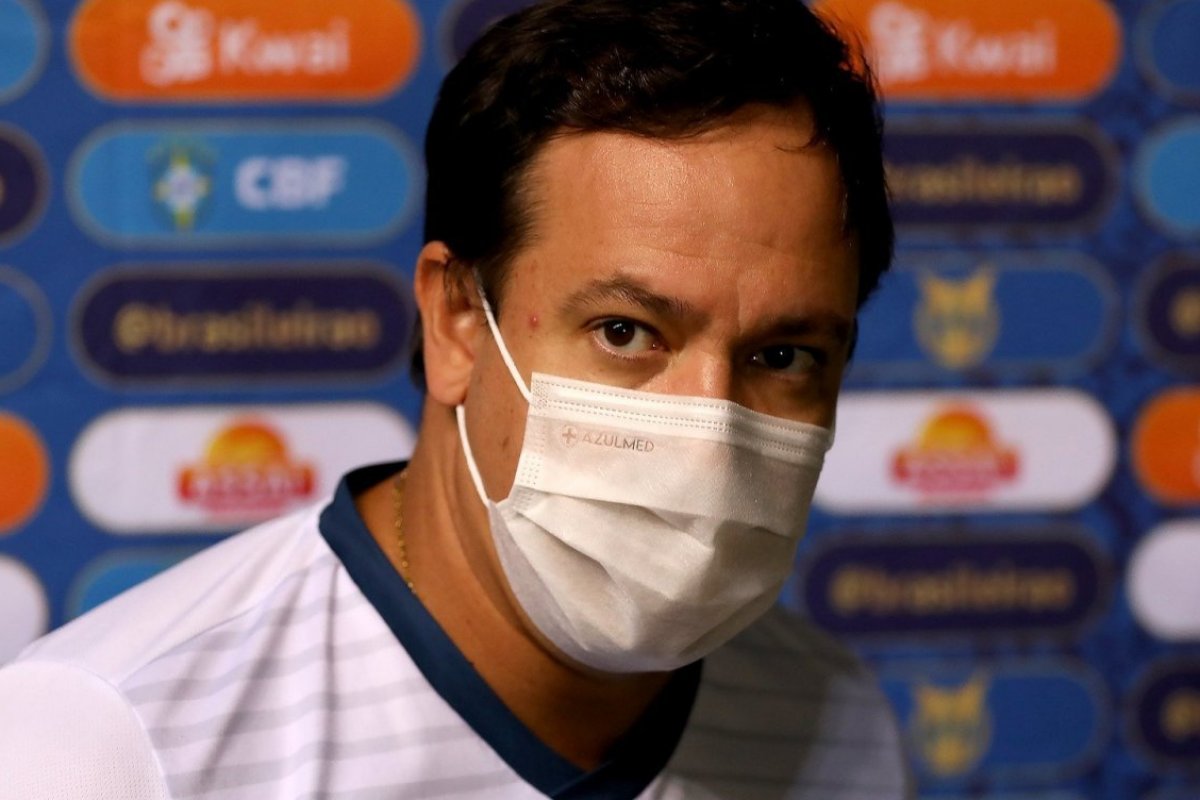 Dado Cavalcanti é anunciado como novo treinador do Vitória