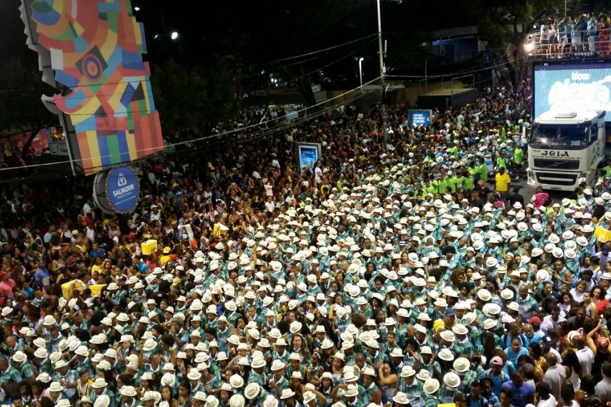 Rui Costa diz que vai estudar recursos para pessoas que tiram sustento do Carnaval